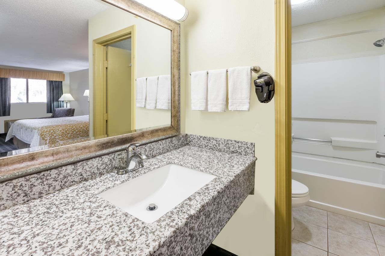 Days Inn By Wyndham Kent - Akron Esterno foto