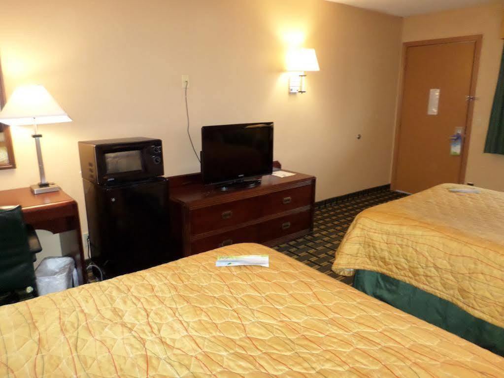 Days Inn By Wyndham Kent - Akron Esterno foto