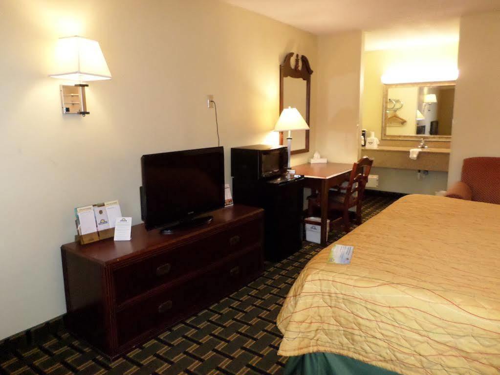 Days Inn By Wyndham Kent - Akron Esterno foto