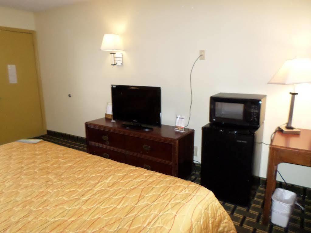 Days Inn By Wyndham Kent - Akron Esterno foto
